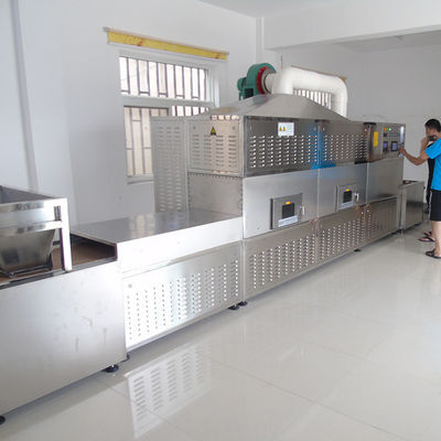 1000mmベルトの連続的なトンネルのより乾燥したマイクロウェーブ滅菌装置の産業乾燥機械